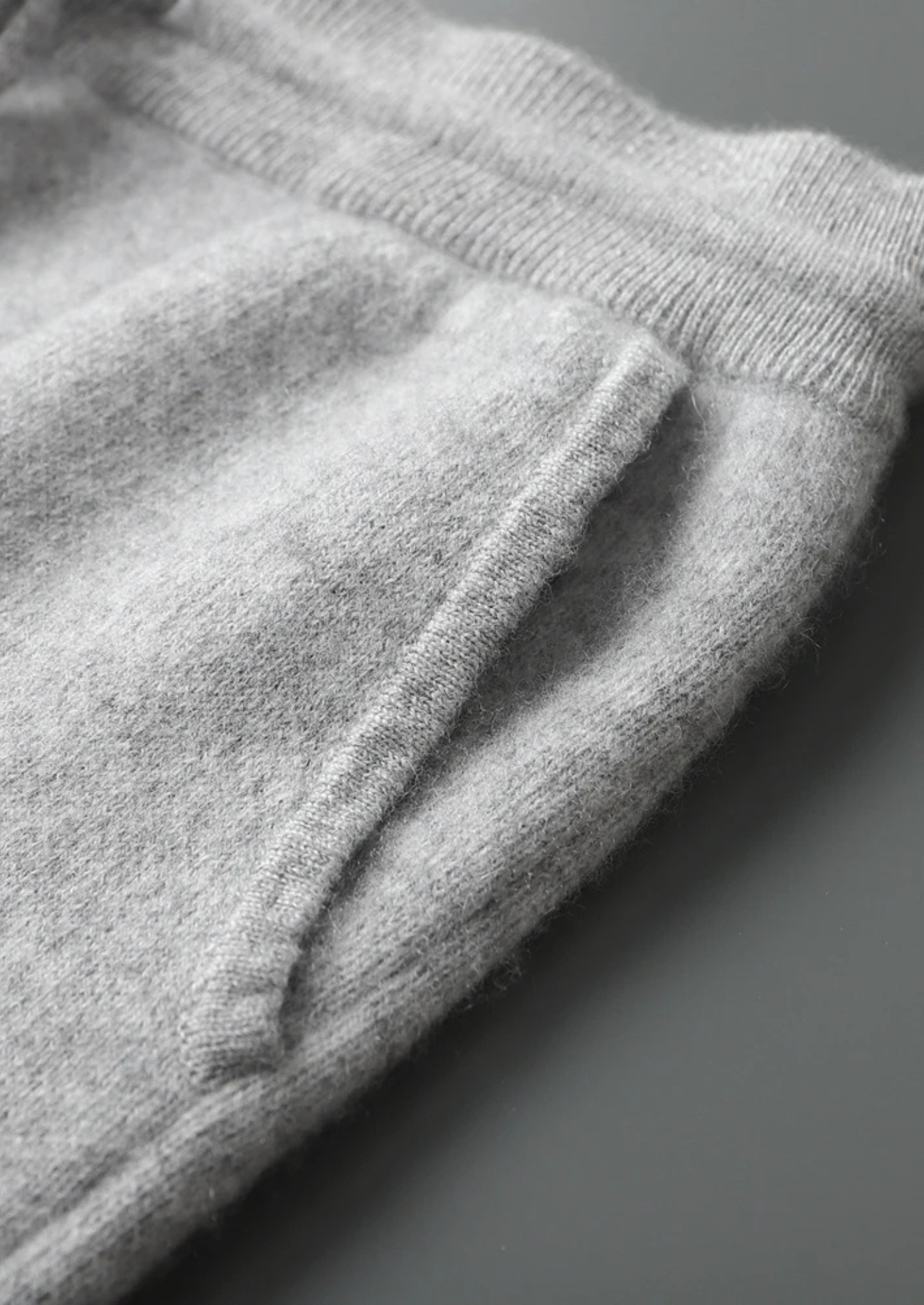 Premium Cashmere Light Gray Alain Leisure Set