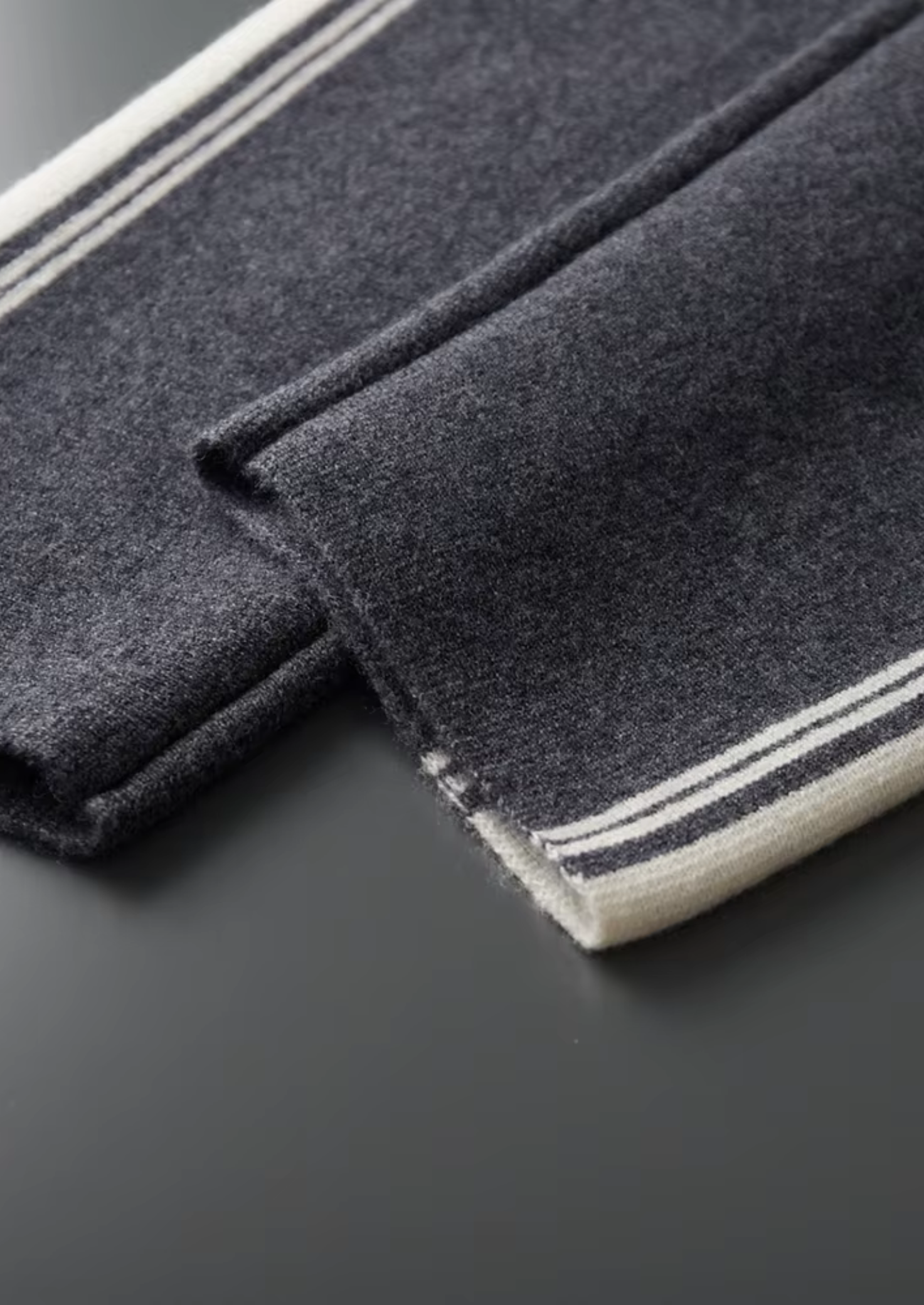 Pure Extra-Fine Merino Wool Dark Gray Damien Set