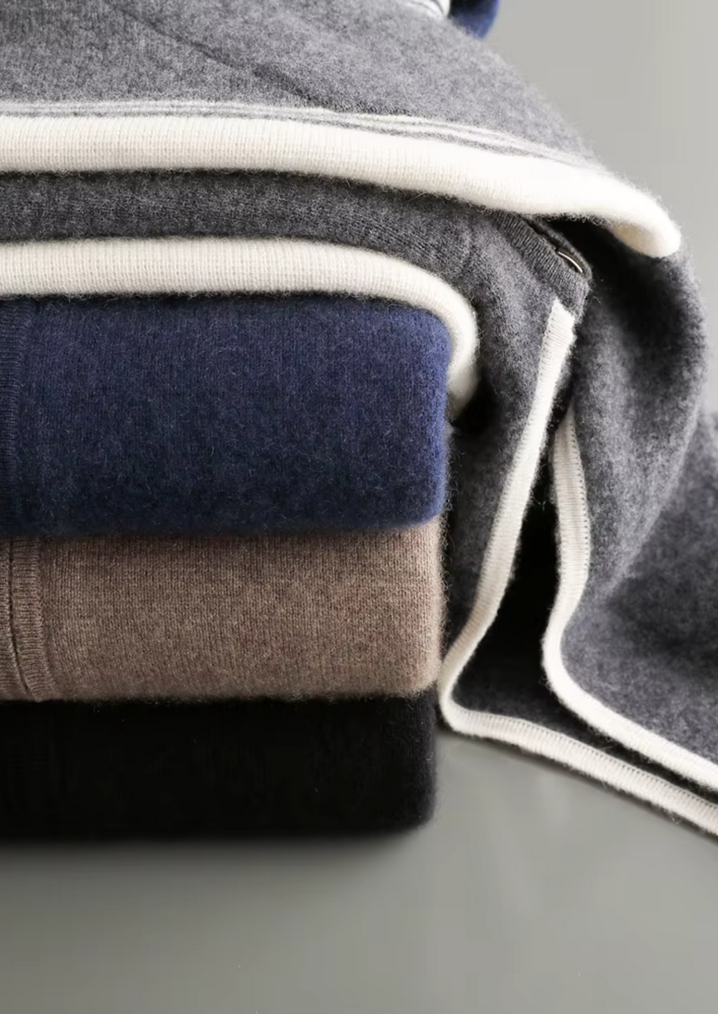 Pure Extra-Fine Merino Wool Black Damien Set