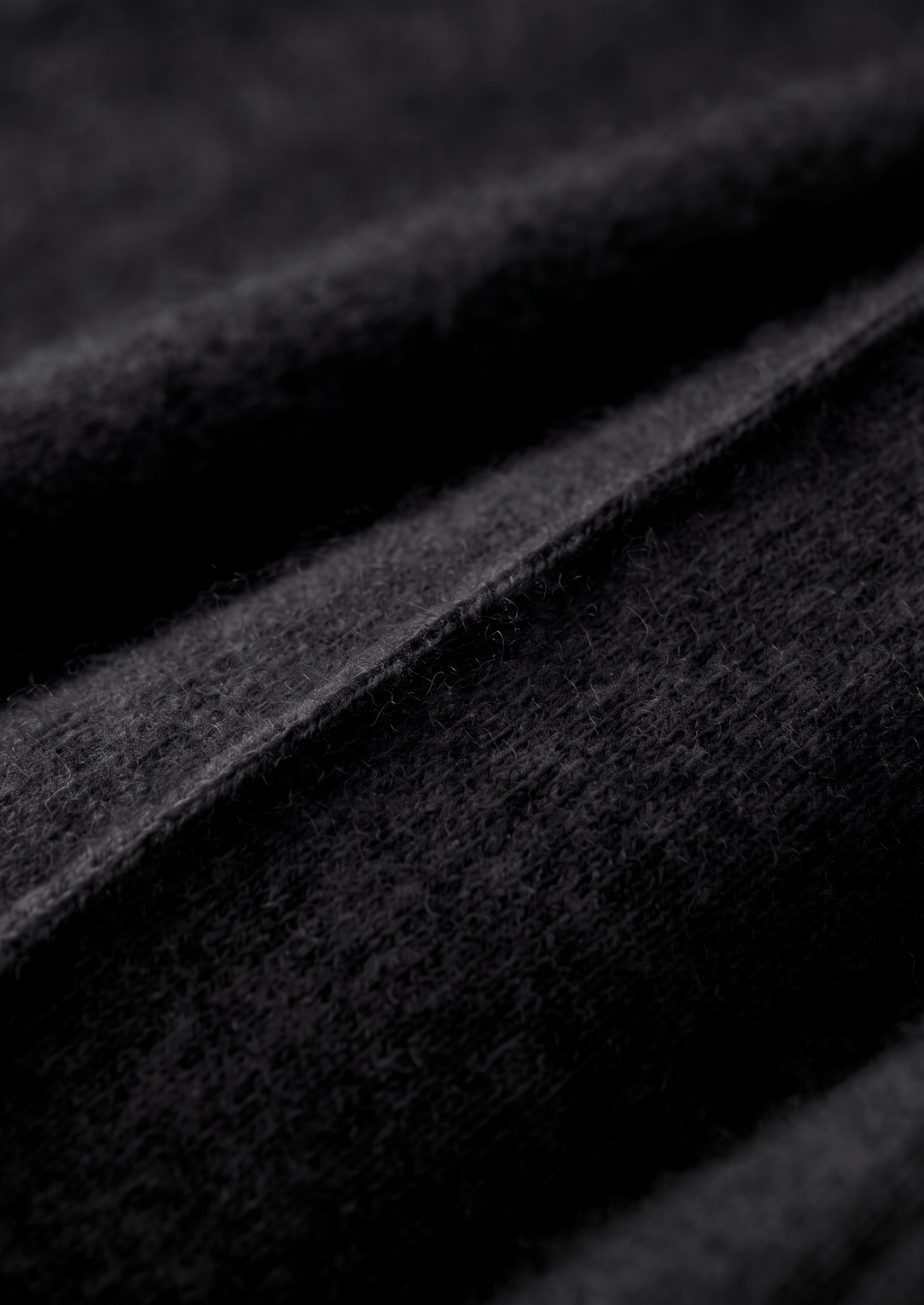 Pure Extra-Fine Merino Wool Black Luzzo Set