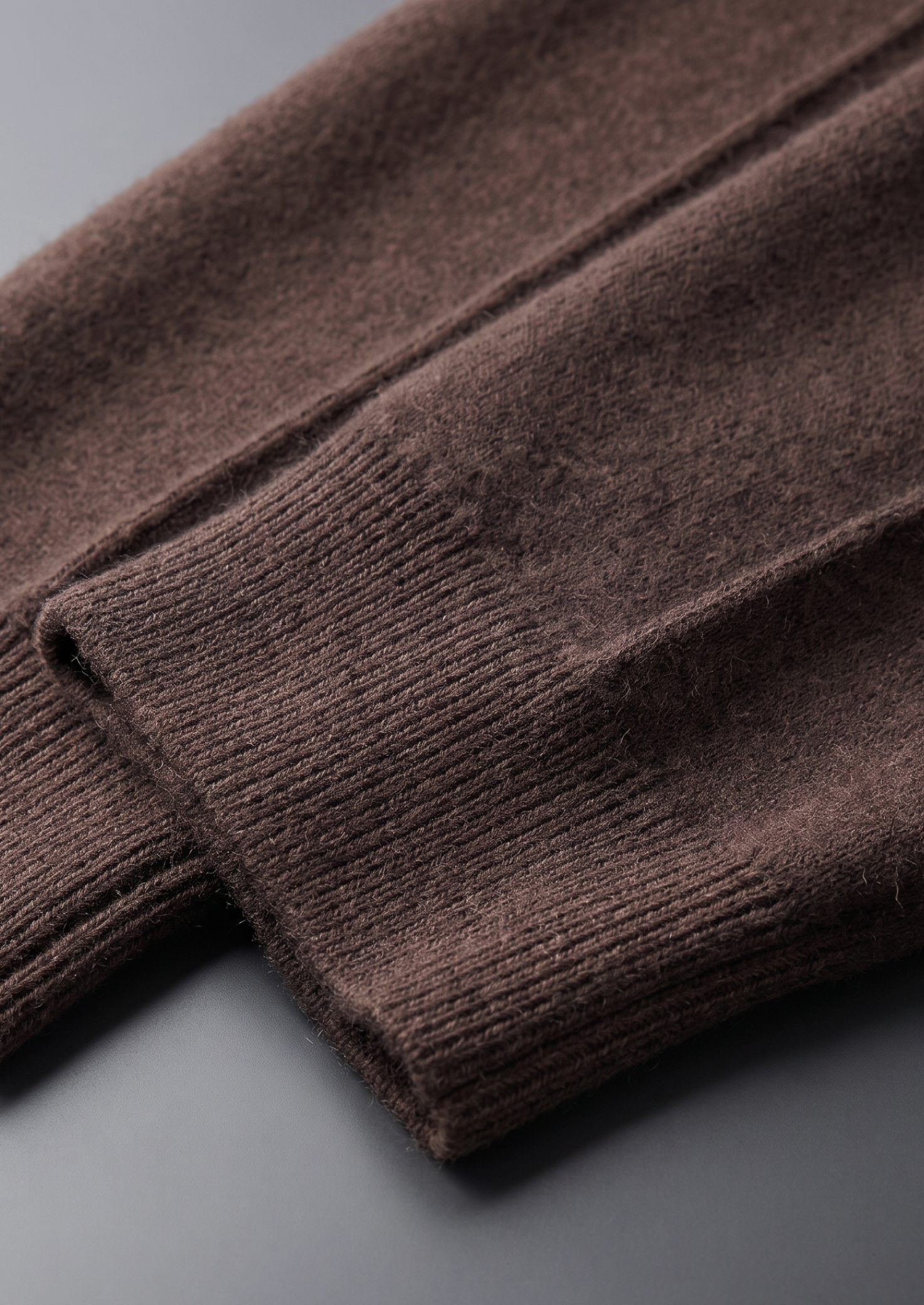 Pure Extra-Fine Merino Wool Dark Brown Luzzo Set